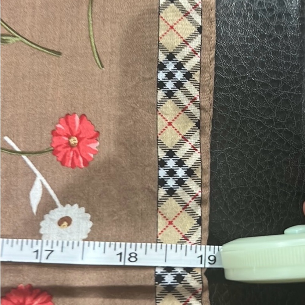 Burberrys VINTAGE RARE handkerchief. pocket square. *Prestine condition. - Picture 6 of 6